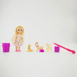 DOLL 16 CM. + 3 DOGS + CLEANING ACCESSORIES 
